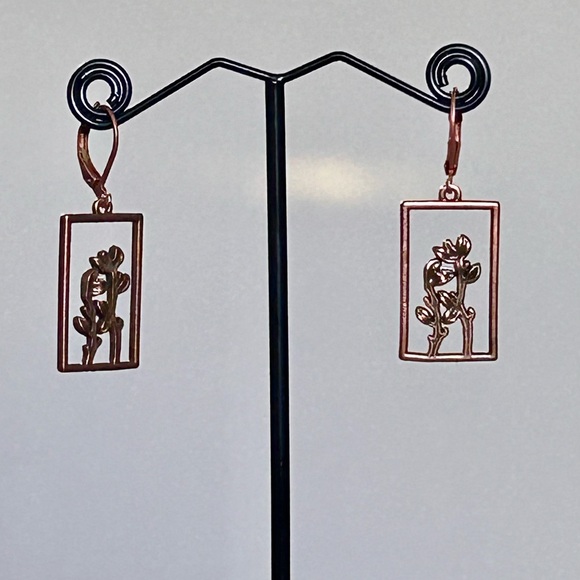 Handmade Floral Rectangular Earrings – Trendy Nature Style - Picture 2 of 5